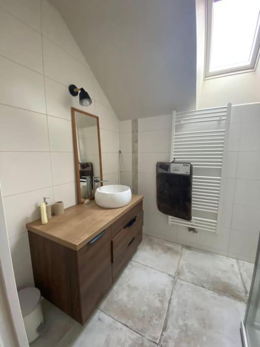 La Maison Bleue, Maison Mitoyenne De Campagne Holiday home Vincelles (Yonne)